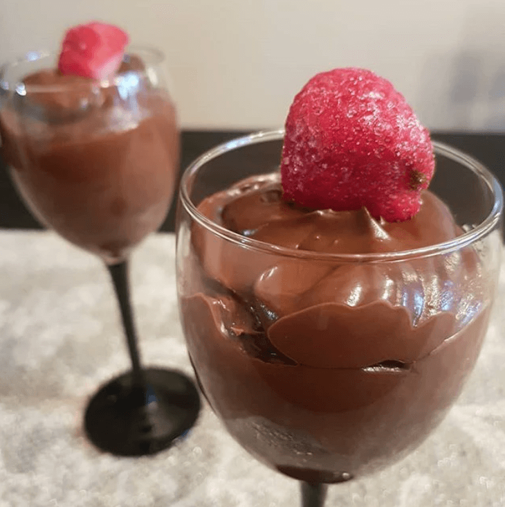 Mousse al cioccolato e avocado